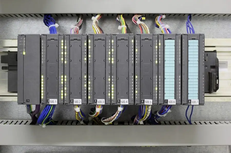 PLC (Programmable Logic Controller) - MEKANSM