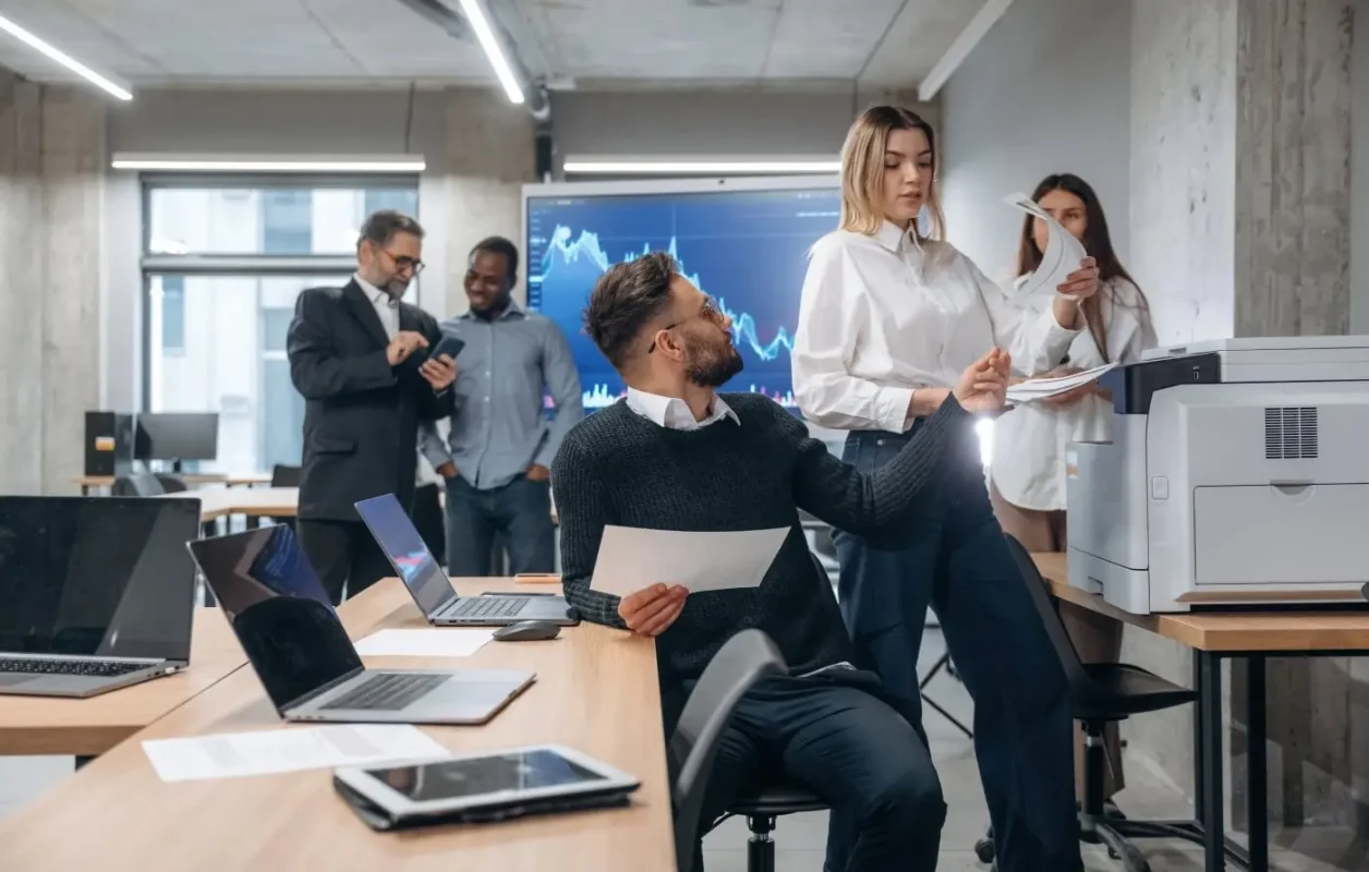 smart-office-vs-perusahaan-konvensional
